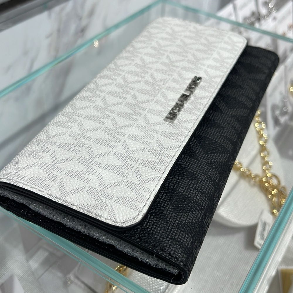 Michael Kors Jet Set Large Logo Trifold Wallet
Optic White Multi 
NWT - Picture 8 of 16